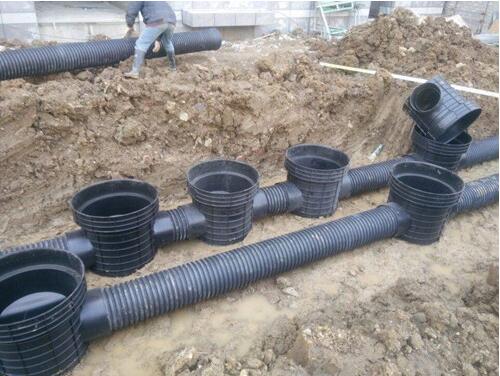 普通排水检查井比,为何塑料检查井更适合市政道路工程?